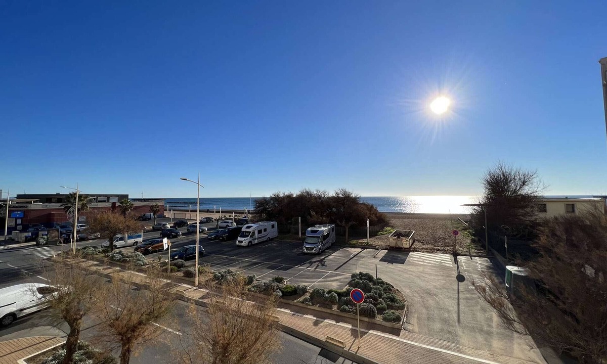 Valras-Plage Apartment | 1-bed apartment, terrace, private parking, near beach