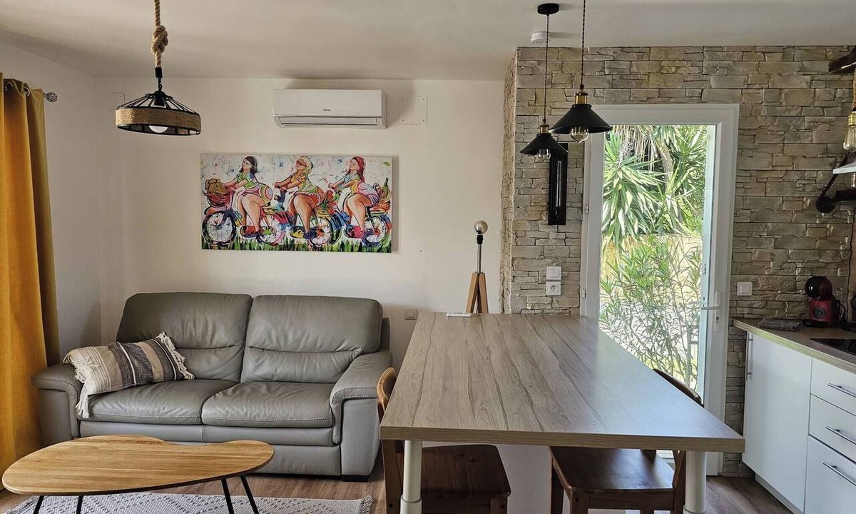 Giens Apartment | 1 Bedroom Apartment In Hyères