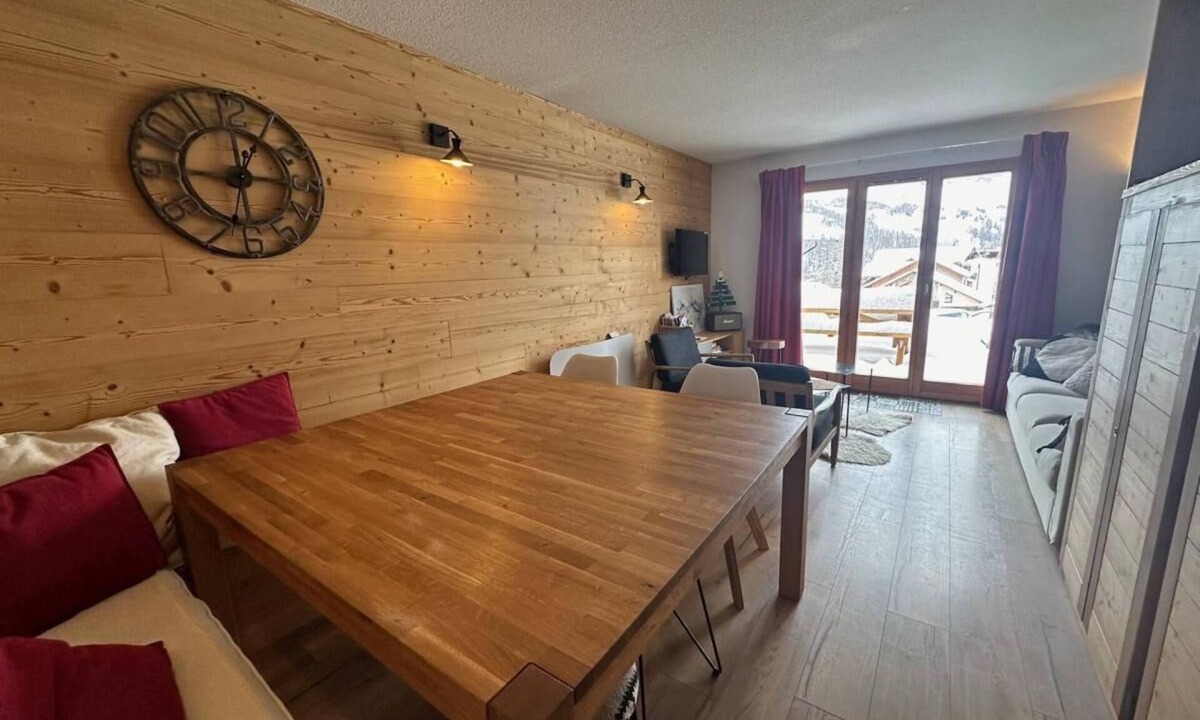 Les Claux Apartment | 100m from shops, 2nd floor, view resort, terrace, balcony, parking, tv, ski locker, 80m², Vars