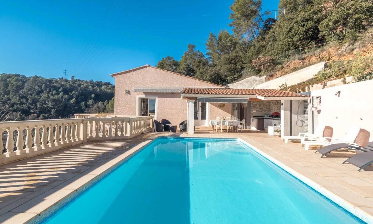 La Motte Villa | 110 m² villa with a pool and breathtaking views, not overlooked.