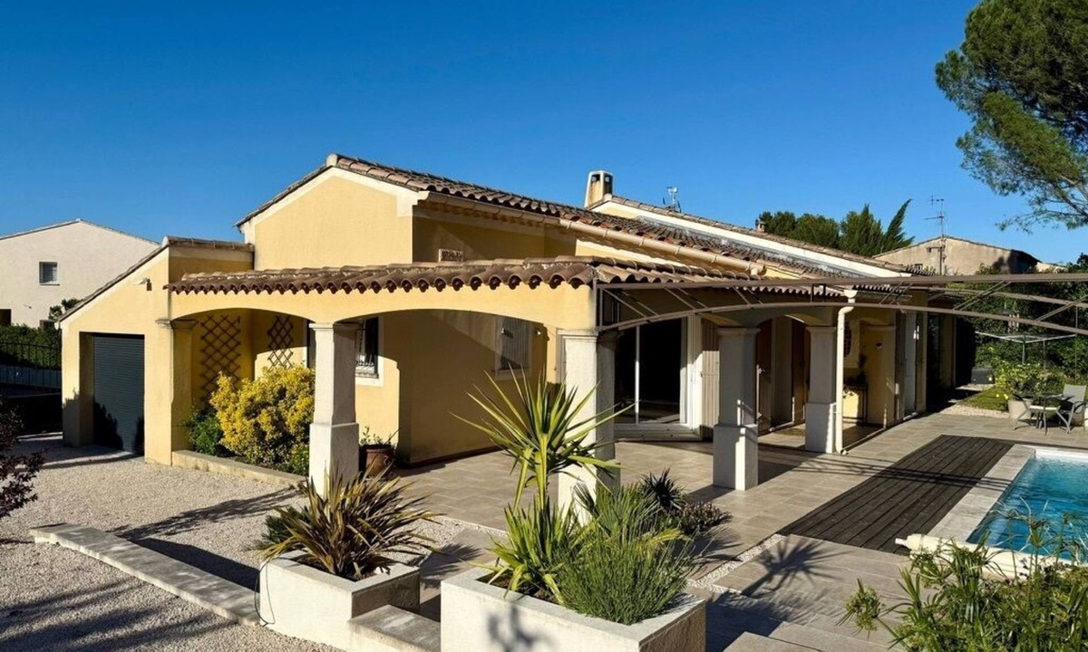 Saint-Saturnin-les-Avignon House | 130 m² villa with swimming pool, near Avignon