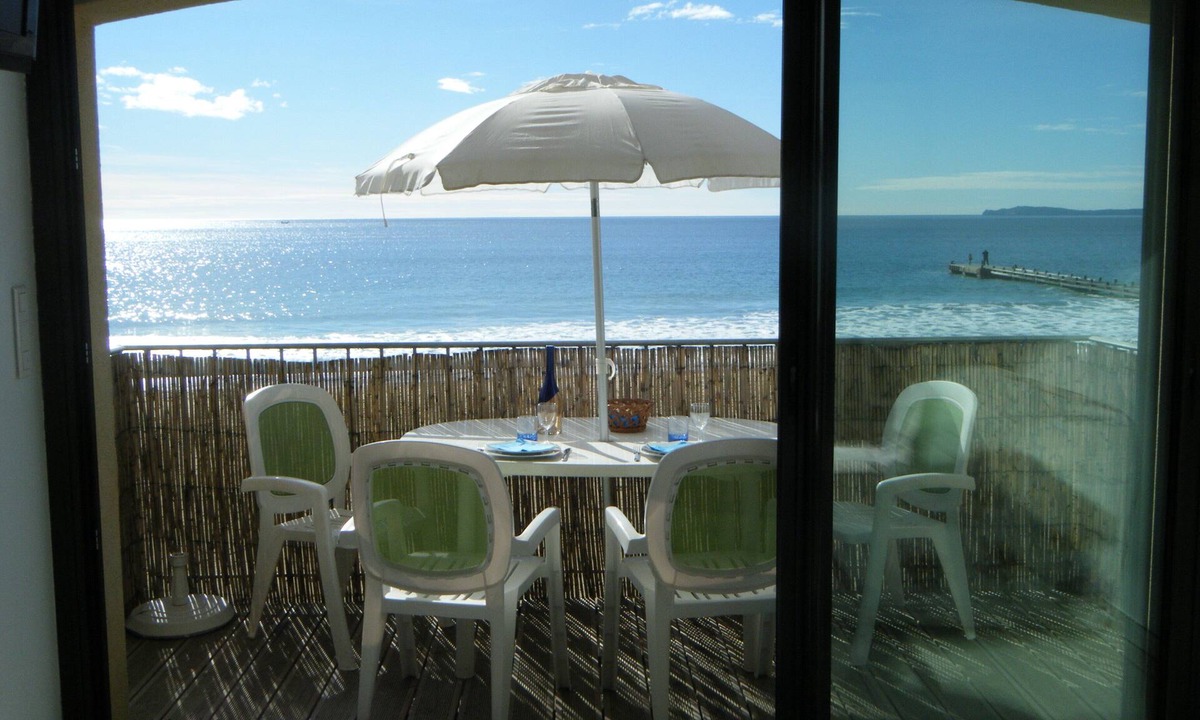 La Croix-Valmer Apartment | 180° SEAFRONT APARTMENT WITH BALCONY - EXCEPTIONAL!