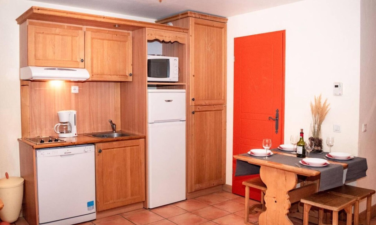 Pra Loup Apartment | 1st floor, balcony, parking, tv, ski locker, 37m², Pra Loup