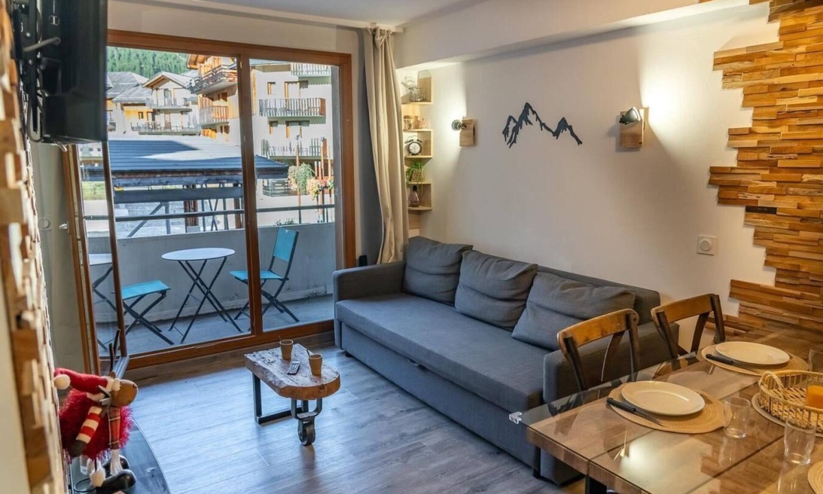 Les Orres Apartment | 1st floor, swimming pool, sauna, balcony, fireplace or stove, tv, ski locker, 35m², Les Orres