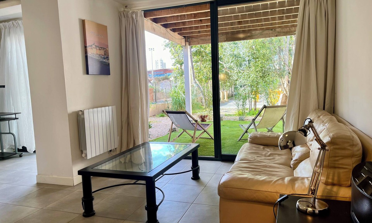 Pont de Vivaux Apartment | 2-room apartment with private terrace and communal garden