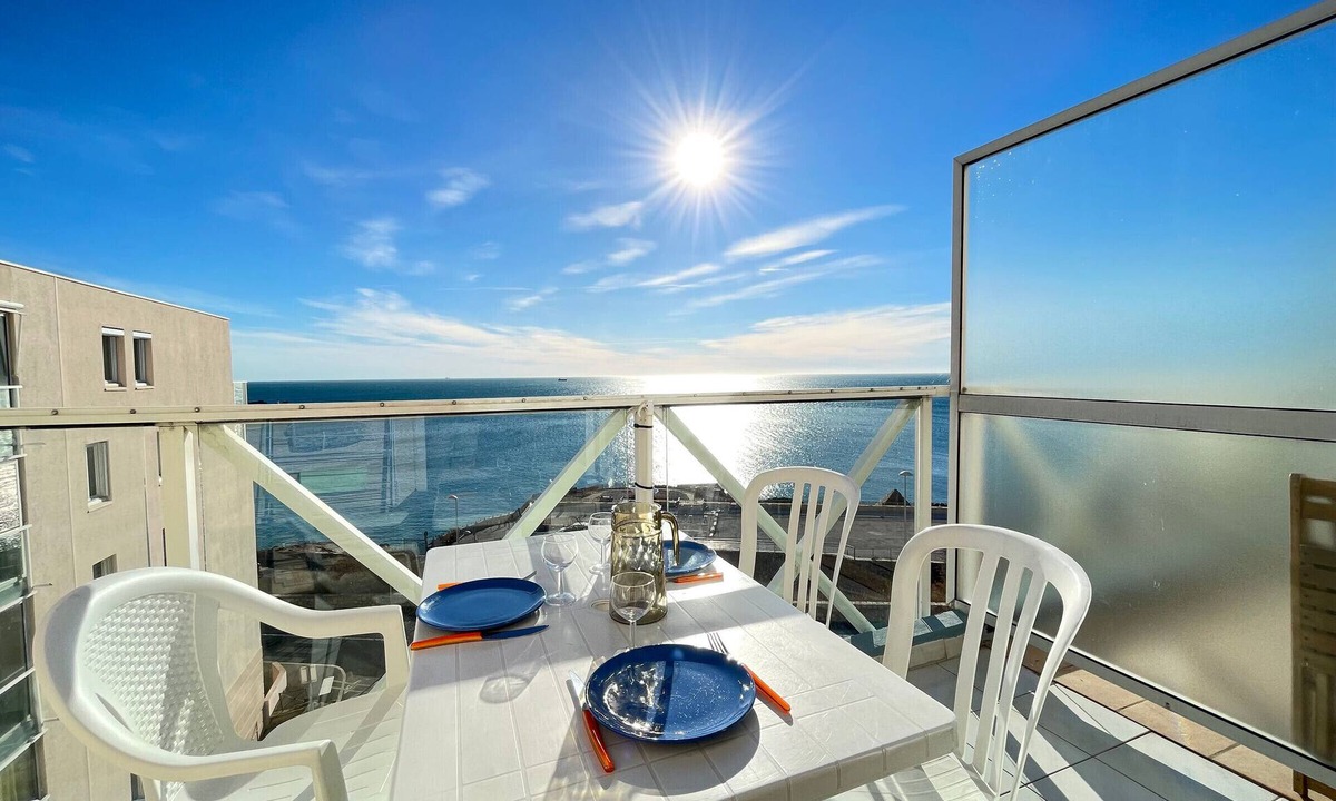 Sete Apartment | 2-Room Apartment with Pool and Parking in Sète