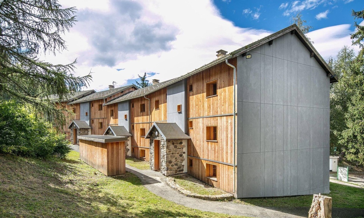 Saint-Leger-les-Melezes House | 2 Room Apartment 5 People 1 Baby Garden Level
