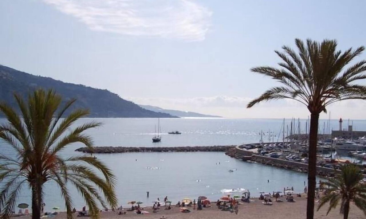Old Town Apartment | 2-room loft sea view in old town, beaches nearby