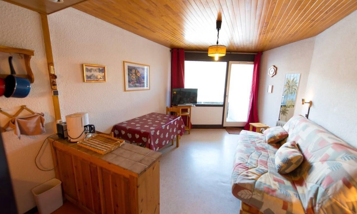 Les Claux Apartment | 200m from resort center, 3rd floor, balcony, tv, 25m², Vars