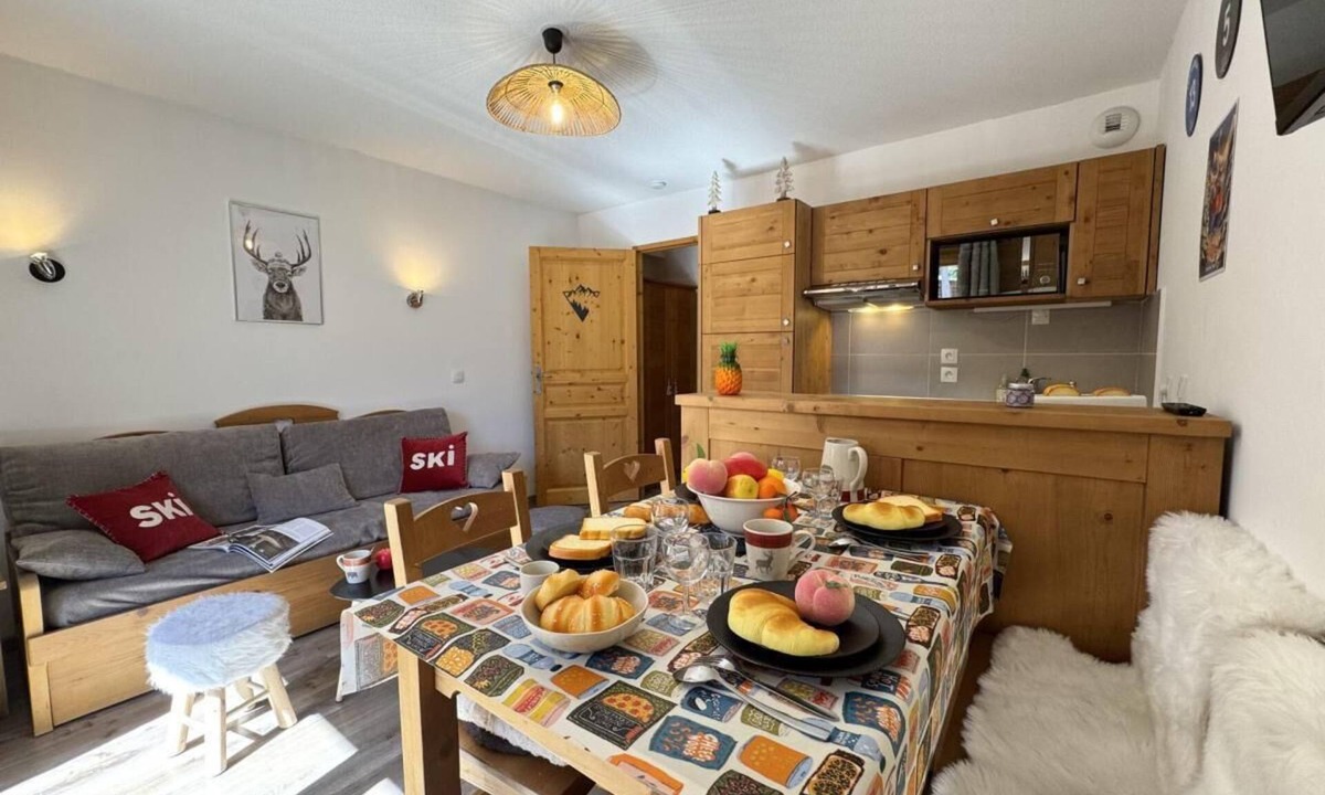 Les Claux Apartment | 200m from shops, 4th floor, swimming pool, balcony, ski locker, 32m², Vars