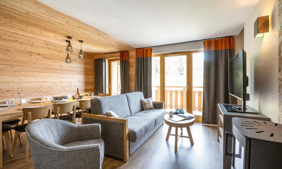 Risoul Apartment | 250m from shops, swimming pool, sauna, hammam, terrace, balcony, ski locker, 62m², Risoul