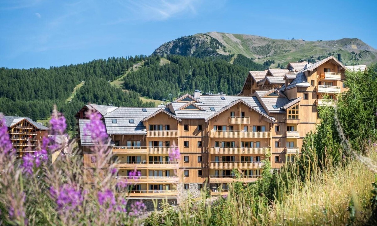 Risoul Apartment | 250m from shops, swimming pool, sauna, hammam, tv, ski locker, 93m², Risoul