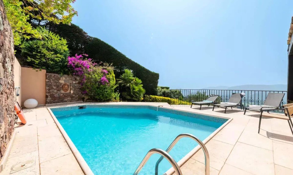 Mandelieu-La-Napoule Villa | 289 m² Villa with 4 Bedrooms, Pool, and Ocean View
