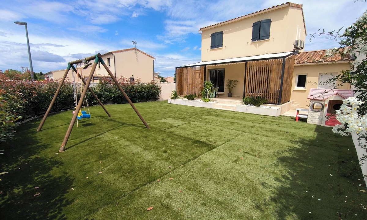 Raphele-les-Arles House | 3-bedroom villa with garage, covered terrace and air-conditioned pétanque court