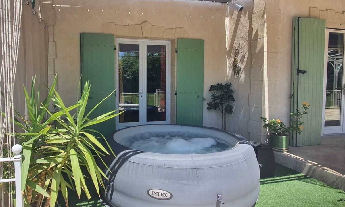 Eyguieres Villa | 3-bedroom villa, sleeps 6 in the village of Eyguières near the Alpilles mountains