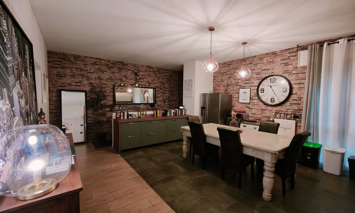 Gallarate Bed & Breakfast | 3) Double room with private bathroom 8 minutes from Milan Malpensa Airport.