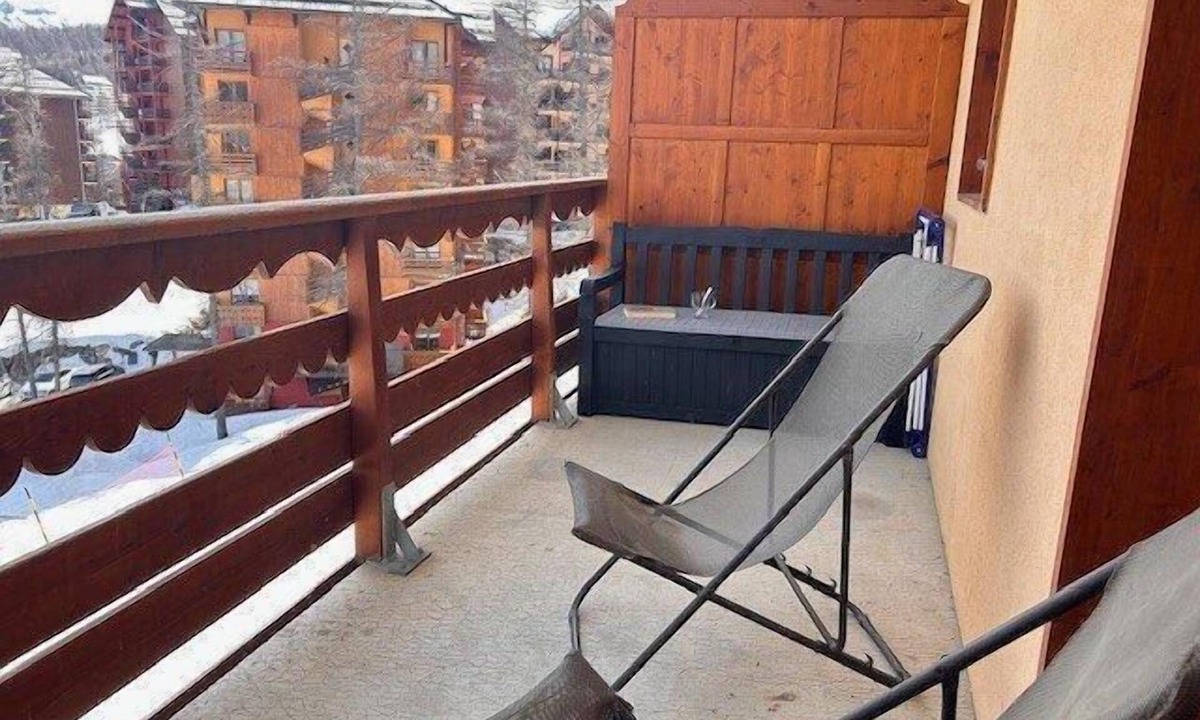 Risoul Apartment | 300m from resort center, 3rd floor, view ski slopes, swimming pool, sauna, balcony, tv, ski locker