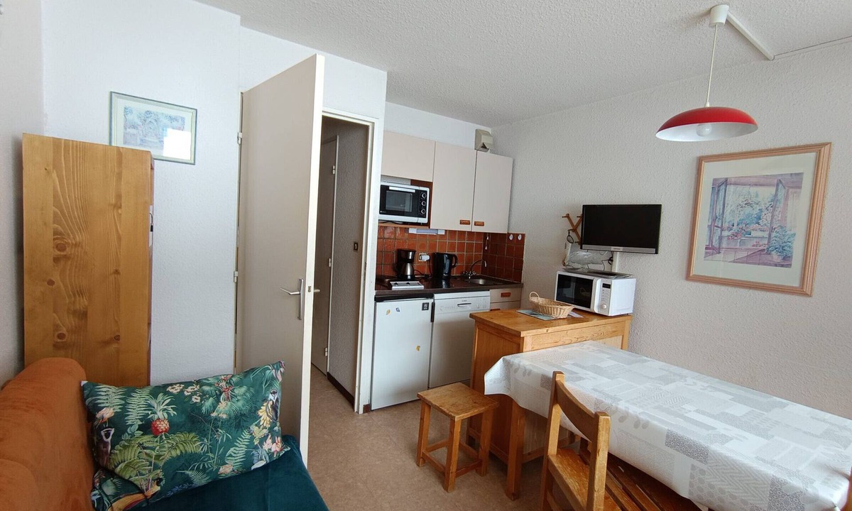 Montgenevre Apartment | 4-person apartment, non-renovated - Slope view, pets allowed