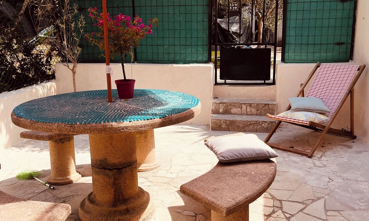 Carnoux-en-Provence House | 5 minutes from Cassis: House with a private terrace