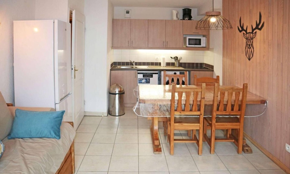 Les Orres Apartment | 50m from shops, 6th floor, view mountain, swimming pool, sauna, balcony, tv, ski locker, 40m²