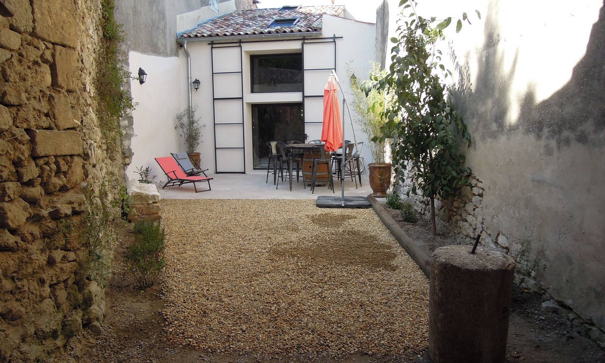 Cereste House | 7-person vacation home with reversible air conditioning and outdoor courtyard in the Luberon