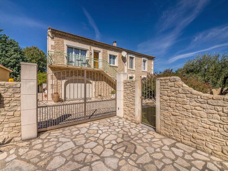 Noves House | 95 m² House ∙ 2 bedrooms ∙ 4 guests