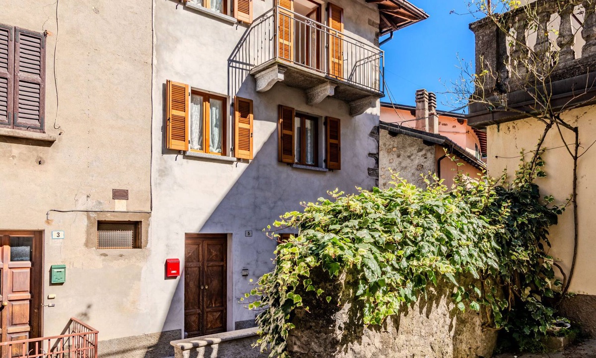 Claino Con Osteno House | A Casa di Lale by Interhome
