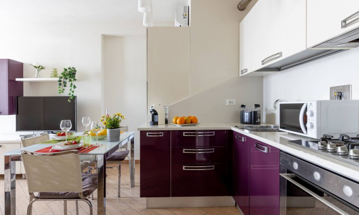 Pisa House | A comfortable and practical 40 square meters studio apartment, perfect for three people, located on the first floor of a building with an elevator (NOT accessible to disabled guests).The property is located near Pisa Centrale Train Station, making it the