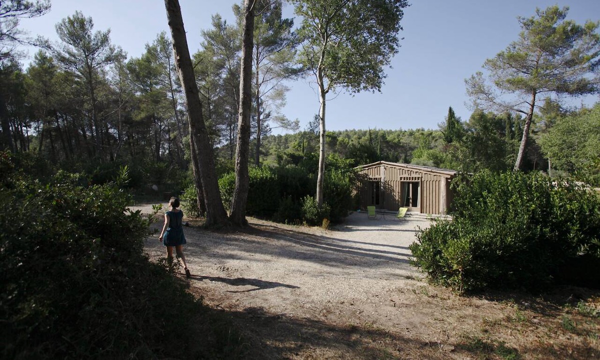 Saint-Etienne-du-Gres Cabin | A comfortable cabin in a quiet, natural setting, with air conditioning and a fan; swimming pool