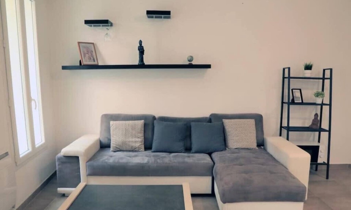Le Camas Apartment | A Cozy Getaway in the Heart of Marseille's 5th