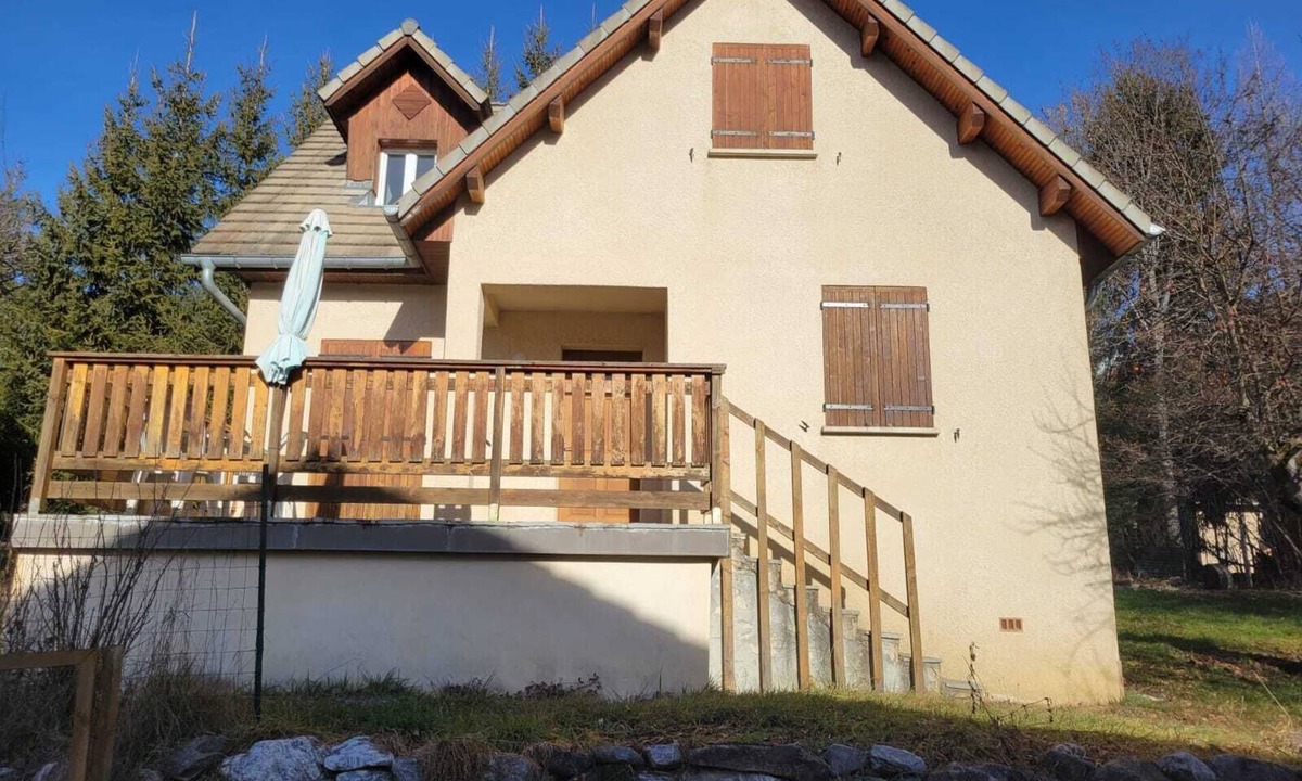 Seyne House | A family home and a place to stay with friends. Relaxation guaranteed in the heart of nature.