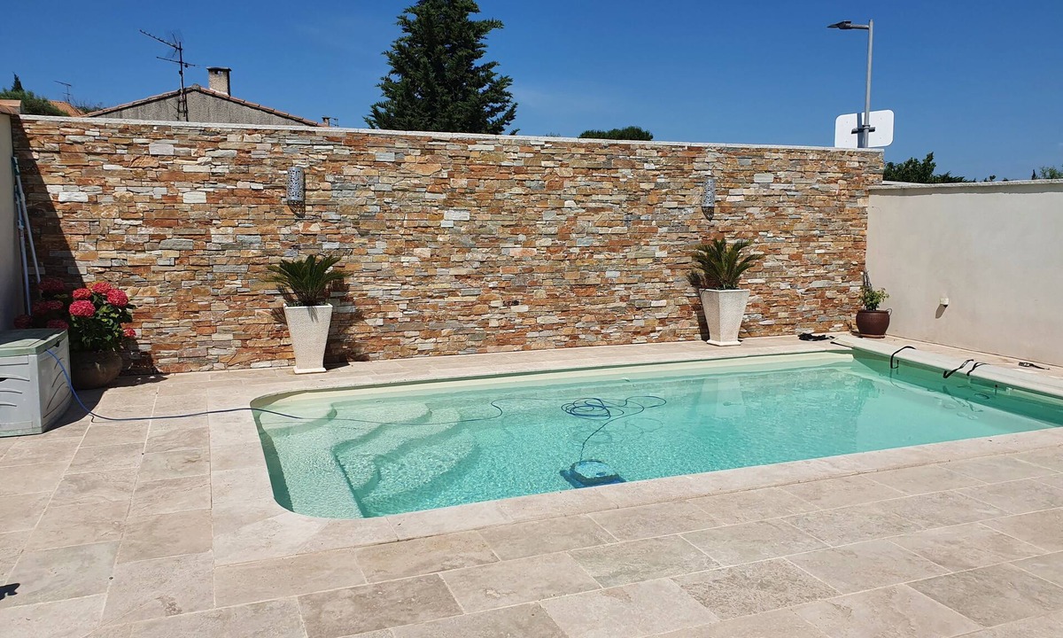Lancon-Provence House | A house with no neighbors directly across the street in a small village in Provence