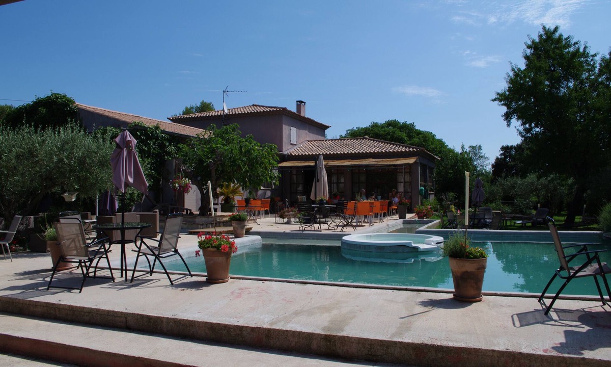 Les 3 Ponts Villa | A luxurious villa in a quiet environment, not overlooked.
