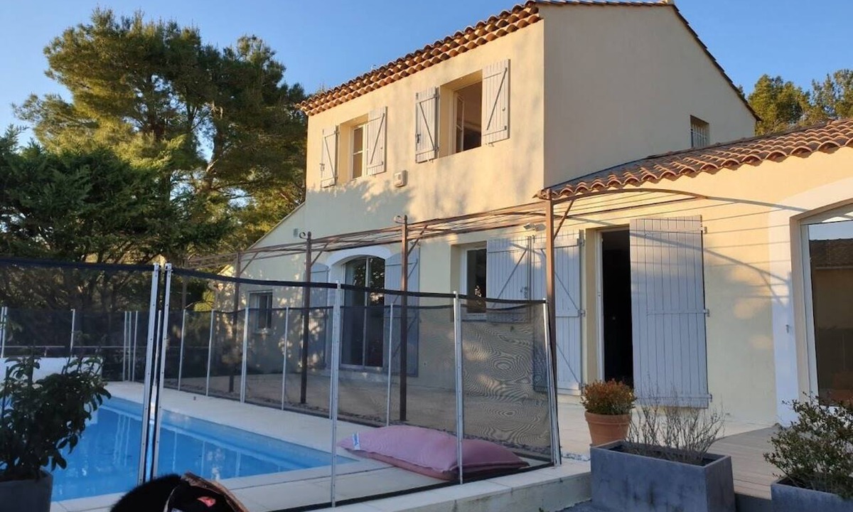 Aix-en-Provence Villa | A pleasant, air-conditioned villa with a pool near downtown Aix-en-Provence