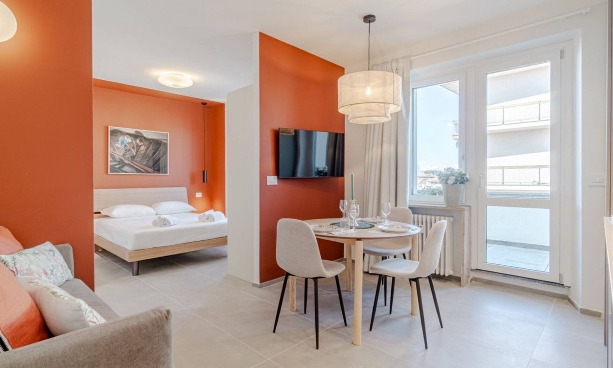 Lingotto Apartment | A welcoming and functional studio, conveniently located in a area with excellent metro access, perfect for reaching the city center in just a few minutes and easily traveling to San Salvario. The location is also ideal for those needing to reach the Po R