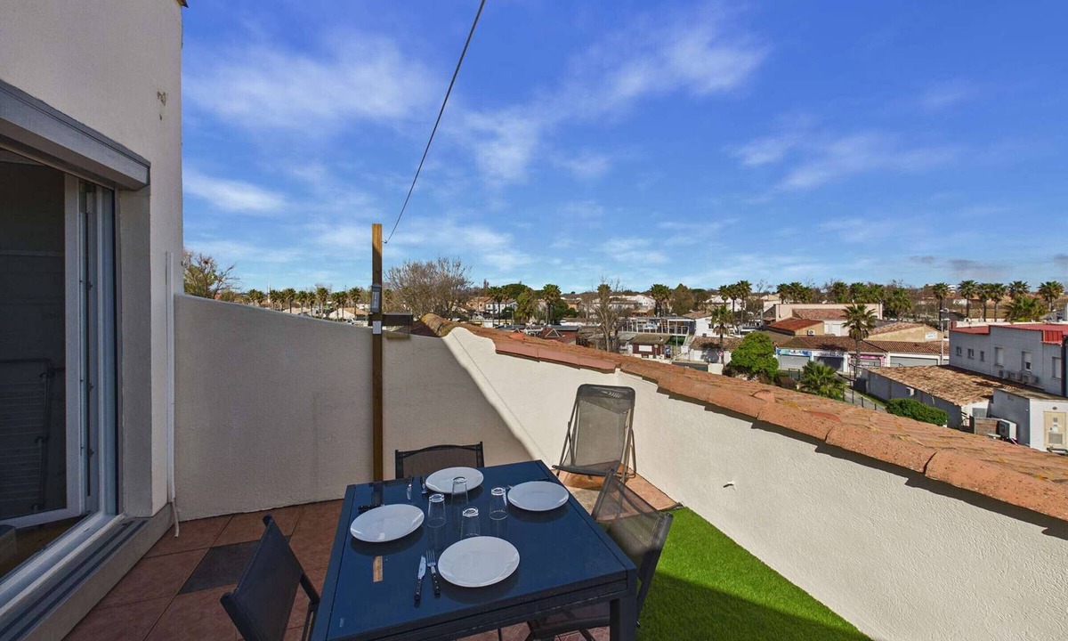 Marseillan Plage Apartment | Air-conditioned apartment with solarium - 6 guests