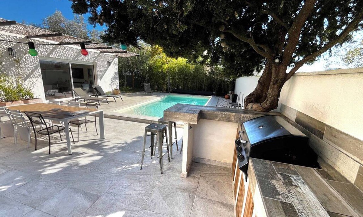 Pierrefeu-du-Var House | Air-conditioned house with a pool.