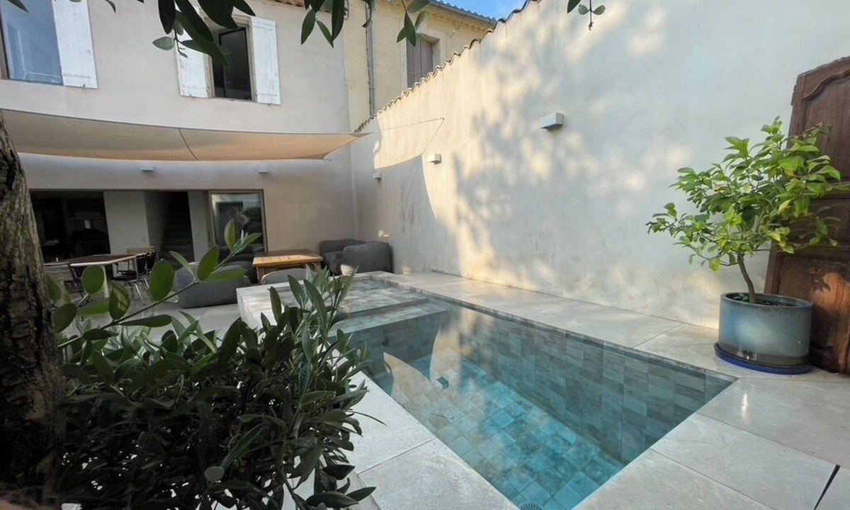 Junas House | Air-conditioned 3-bedroom house in quiet location with swimming pool