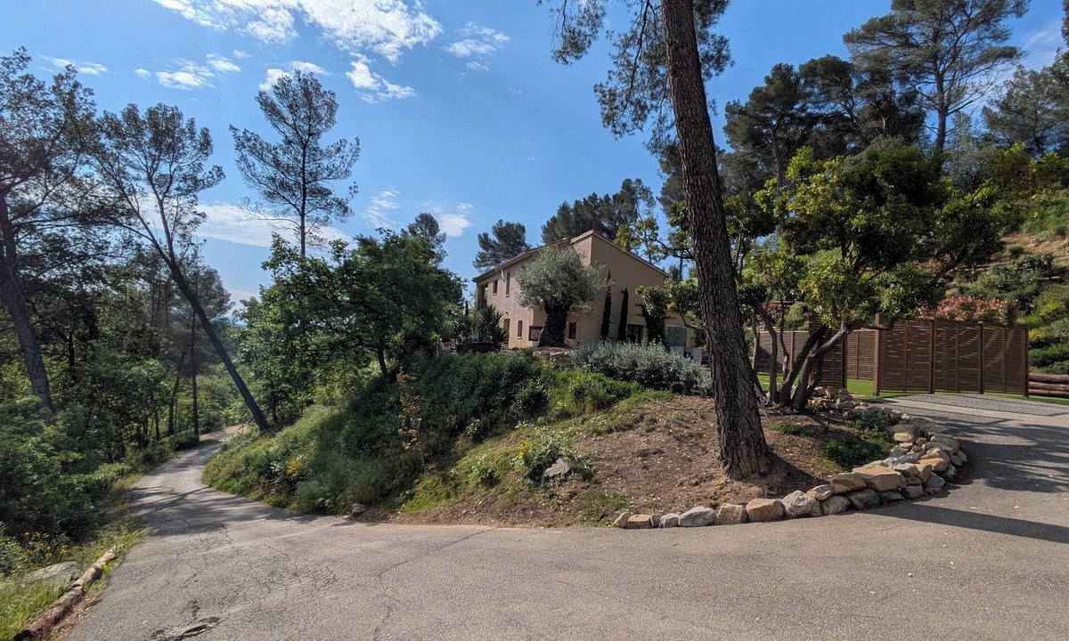 Est Villa | Air-conditioned Villa Route Cézanne
