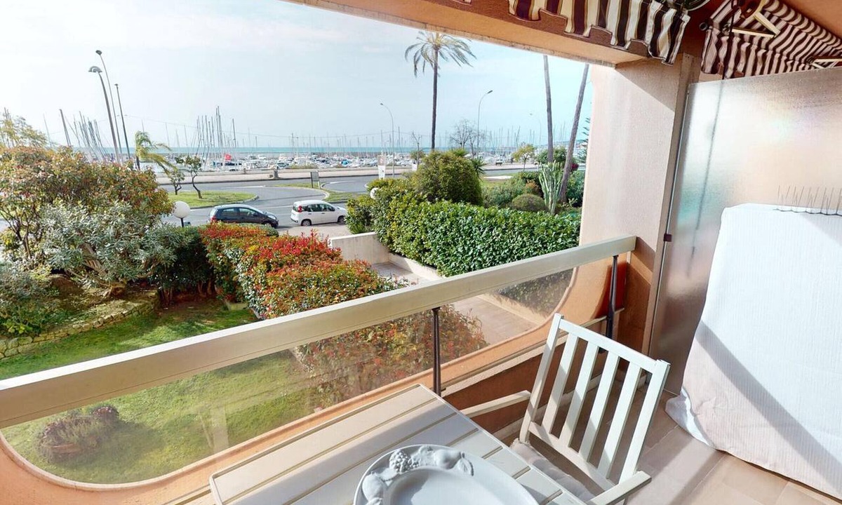 Menton Apartment | Air-conditioned studio with terrace in Menton