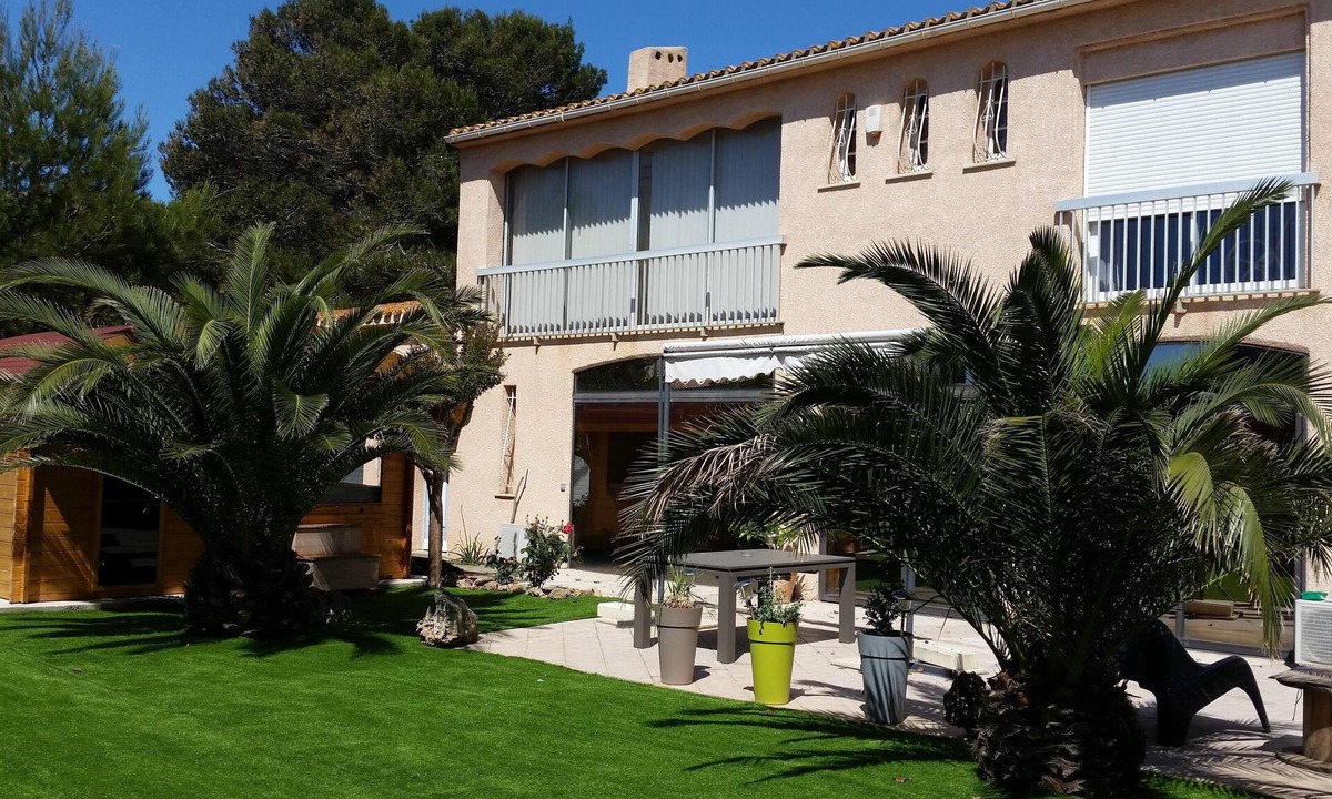 Valras-Plage Villa | Air-conditioned villa with spa garden 8/10 persons