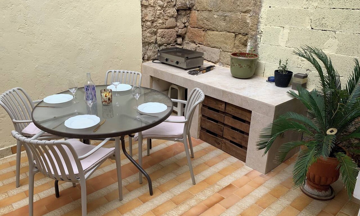 Montagnac House | Air-conditioned village house with a terrace near the Thau Lagoon, Pézenas