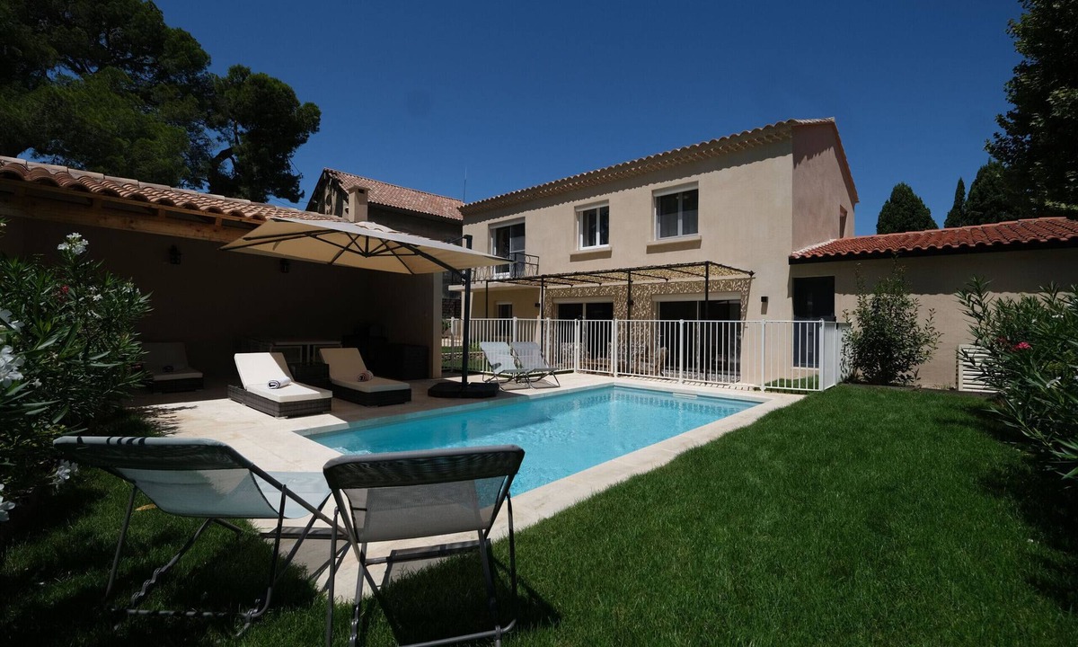 Mouries Villa | Air-conditioned villa heated pool Alpilles, sleeps 8
