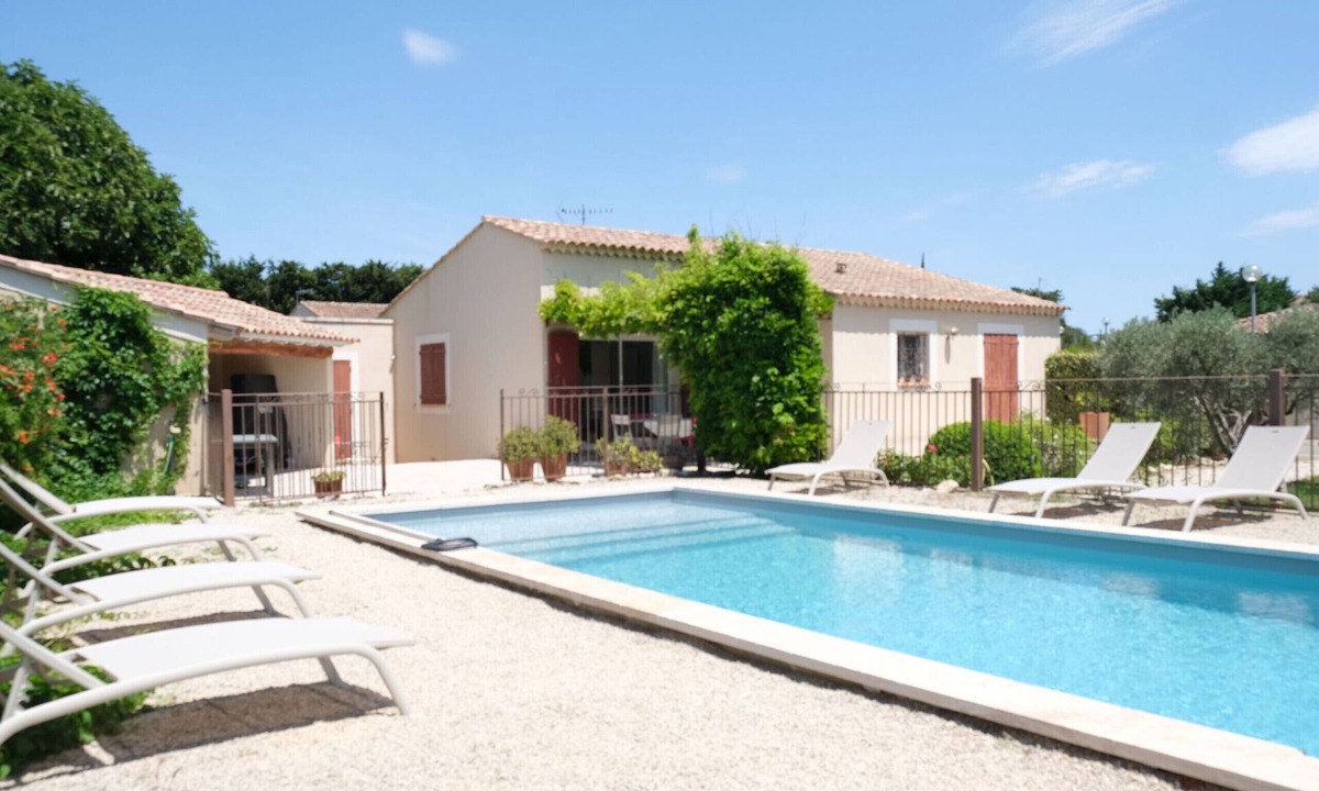 Mouries House | Air-conditioned villa with pool Mouriès Alpilles sleeps 8