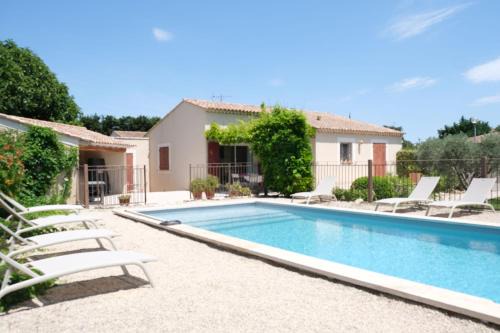 Mouries House | Air-conditioned villa with pool Mouries Alpilles sleeps 8