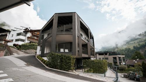 Saltusio Apartment | Aktiv Lodge Meran - Terrace Two