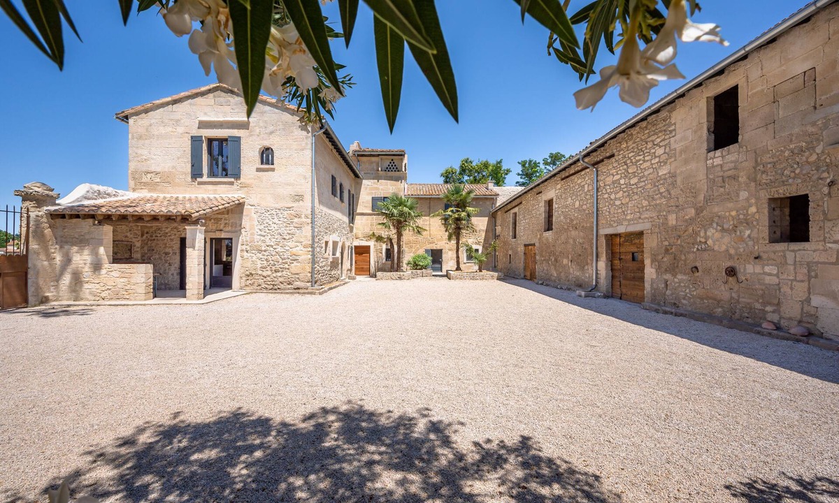 Tarascon House | Amazing Mas de Guérin