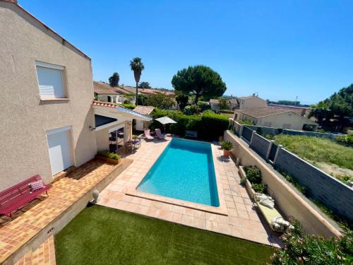 Villeneuve-les-Beziers House | Annexe des Pins - studio gîte avec piscine & climatisation