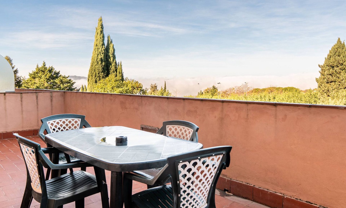 San Donato in Fronzano Apartment | Apartment '34 B Fattoria Degli Usignoli 3 Pax' with Shared Pool, Wi-Fi and Air Conditioning
