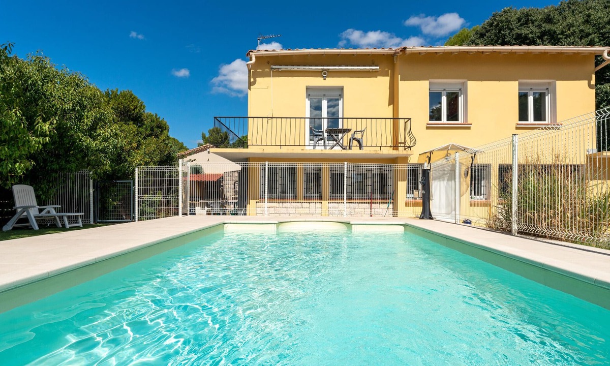 Quartier des Espesses Apartment | Apartment 'Bas Maison Nîmes' with Shared Pool, Wi-Fi and Air Conditioning